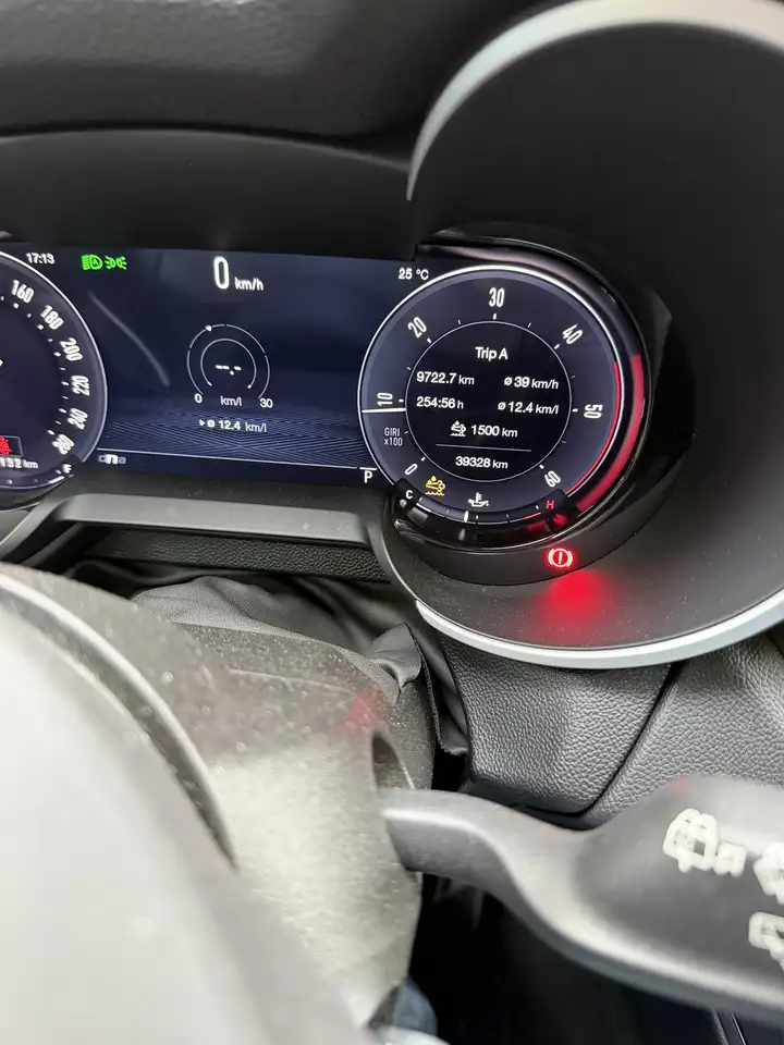 Alfa Romeo Stelvio 2023 — фото 10