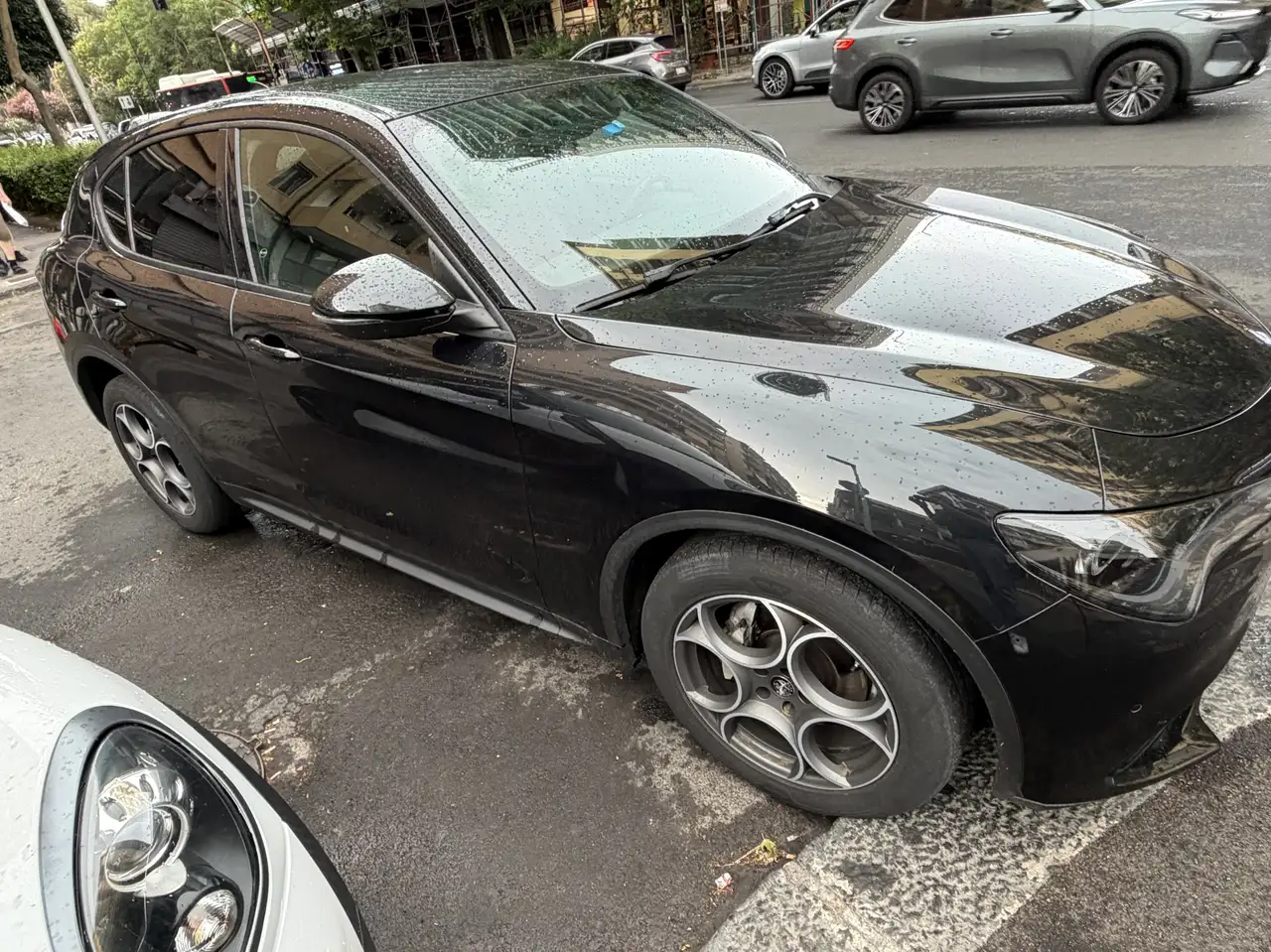 Alfa Romeo Stelvio 2023