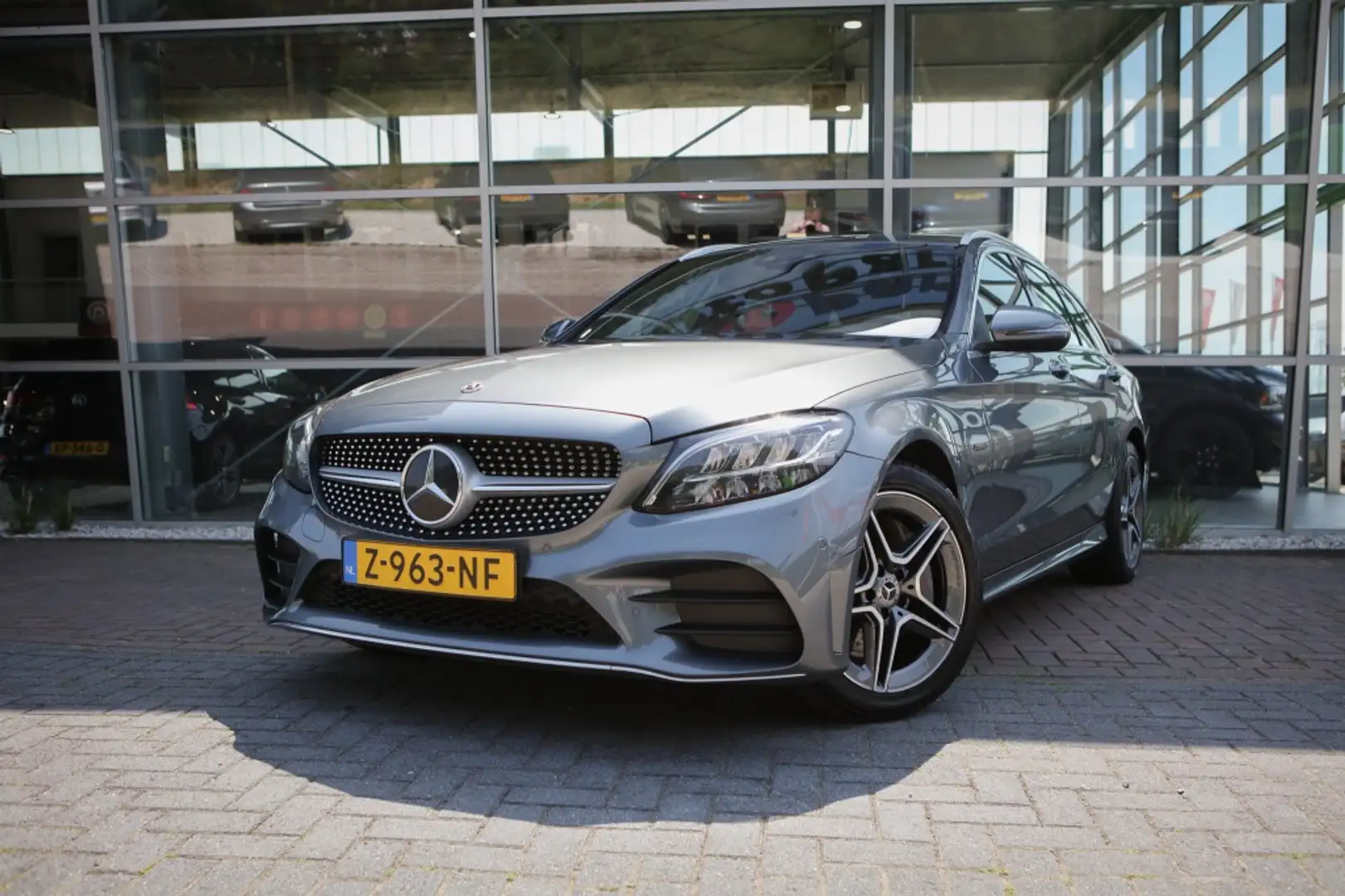 Mercedes-Benz C 300 Estate e Bns Sol. AMG Grijs - 1