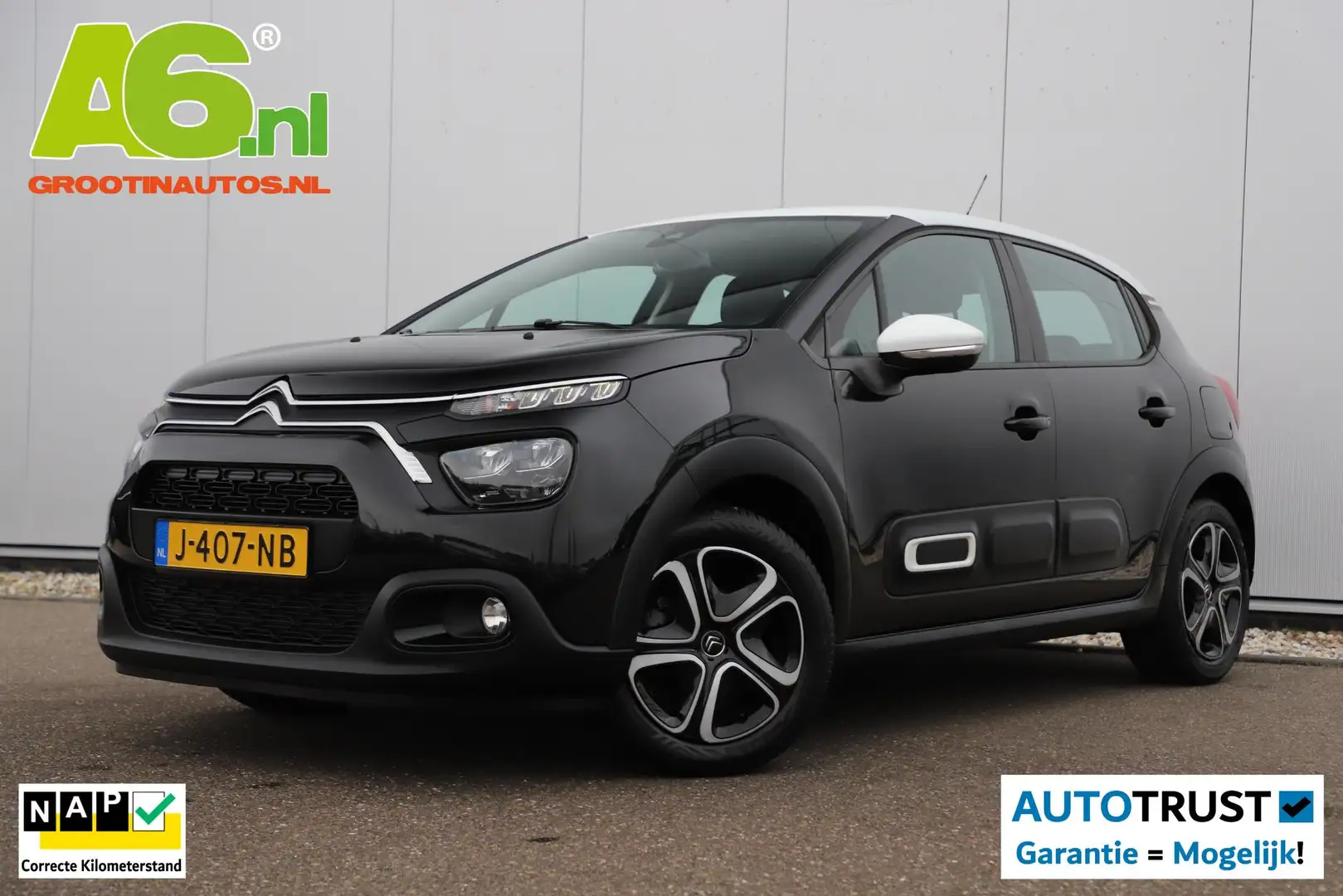 Citroen C3 1.2 PureTech Feel Trekhaak Navigatie Carplay Andro Zwart - 1
