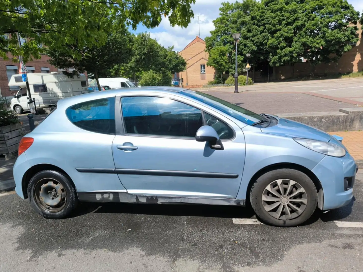 Peugeot 207 1.6 HDi 90ch FAP BLUE LION Business - 2