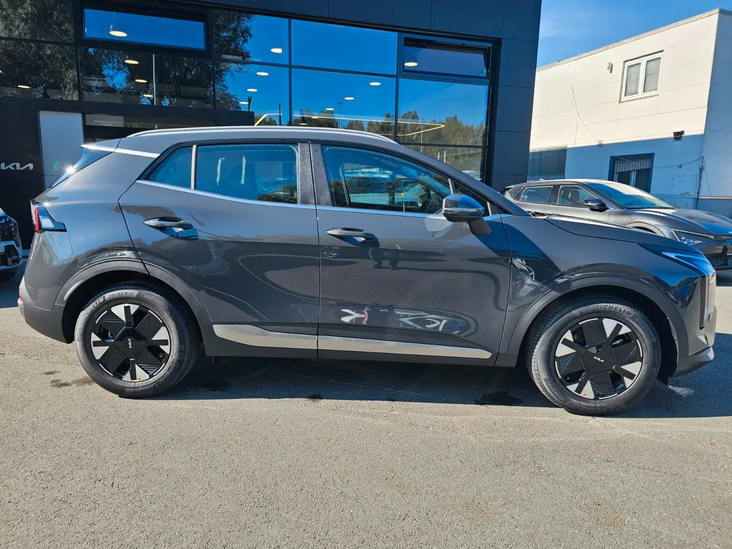 Kia Sportage 1.6T 2WD Vision neues Modell Gris - 2