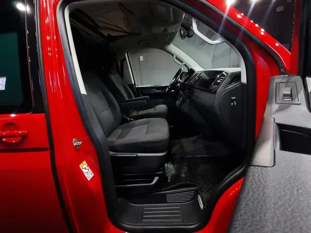 Volkswagen T6 California view 11