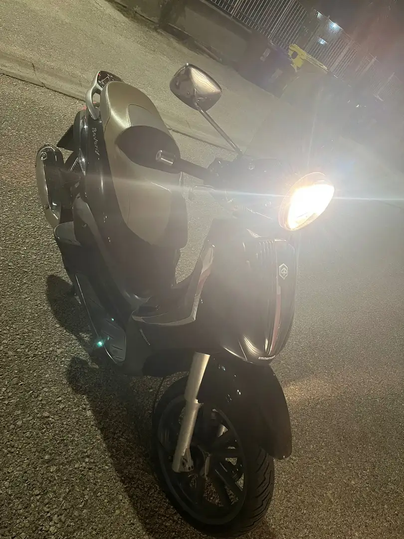 Piaggio Beverly 300 Tourer Nero - 2