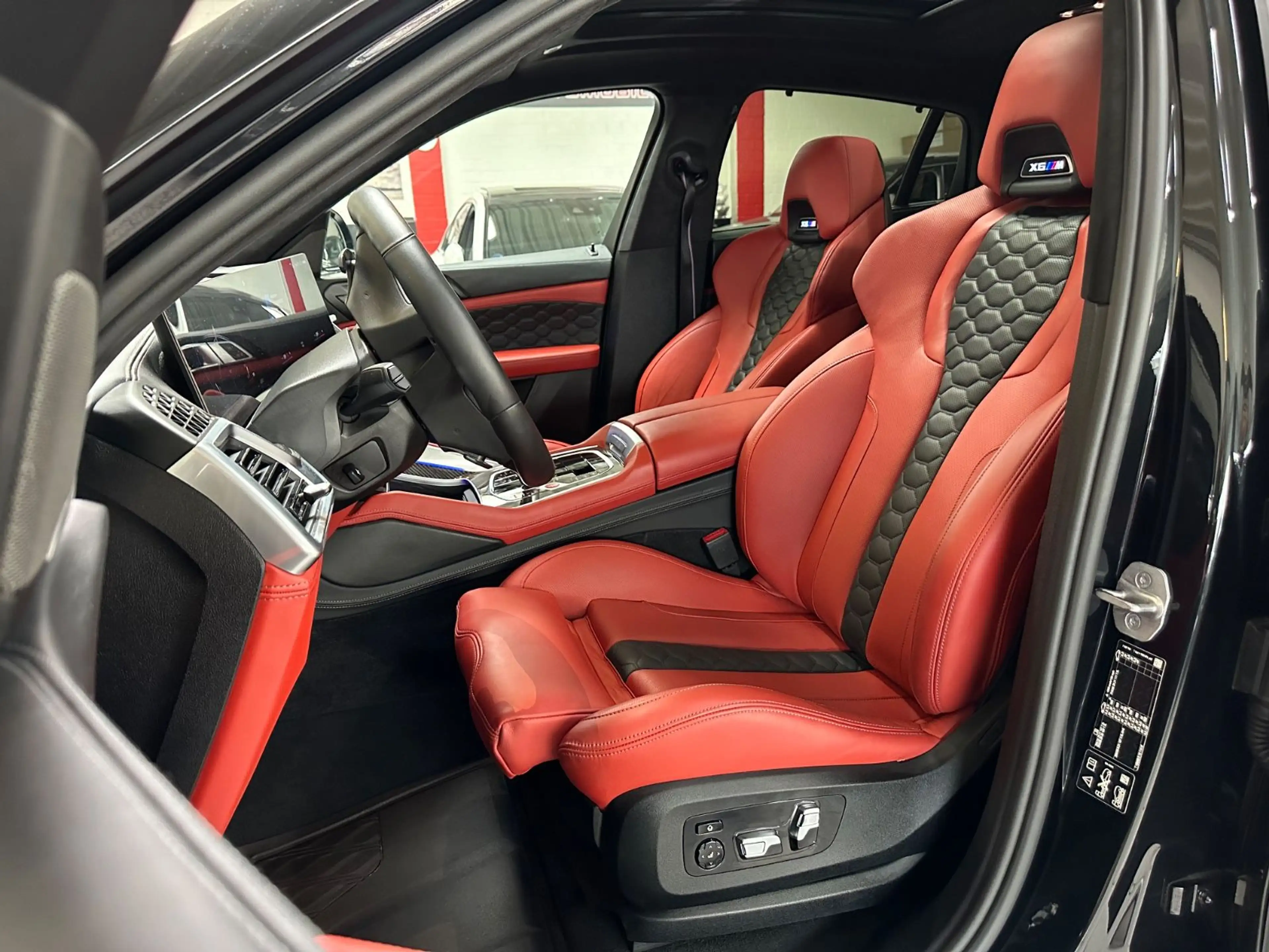 BMW X6 M Competition MASSAGE SKY PANO SOFTCLOSE — photo 14