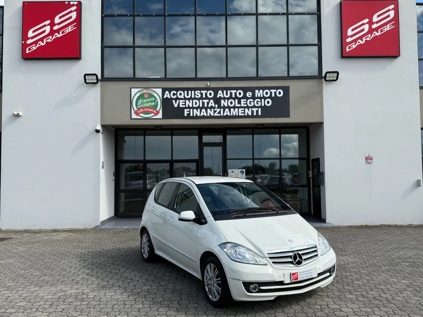 Mercedes-Benz A 160 A 160 BlueEFFICIENCY Premium Wit - 1