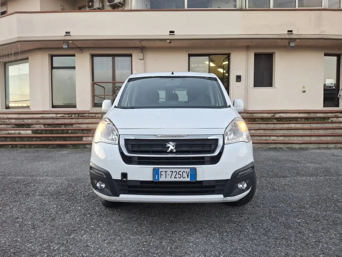 Peugeot Partner Tepee 2015 1.6 bluehdi Active Plus 4x4 100cv Wit - 2