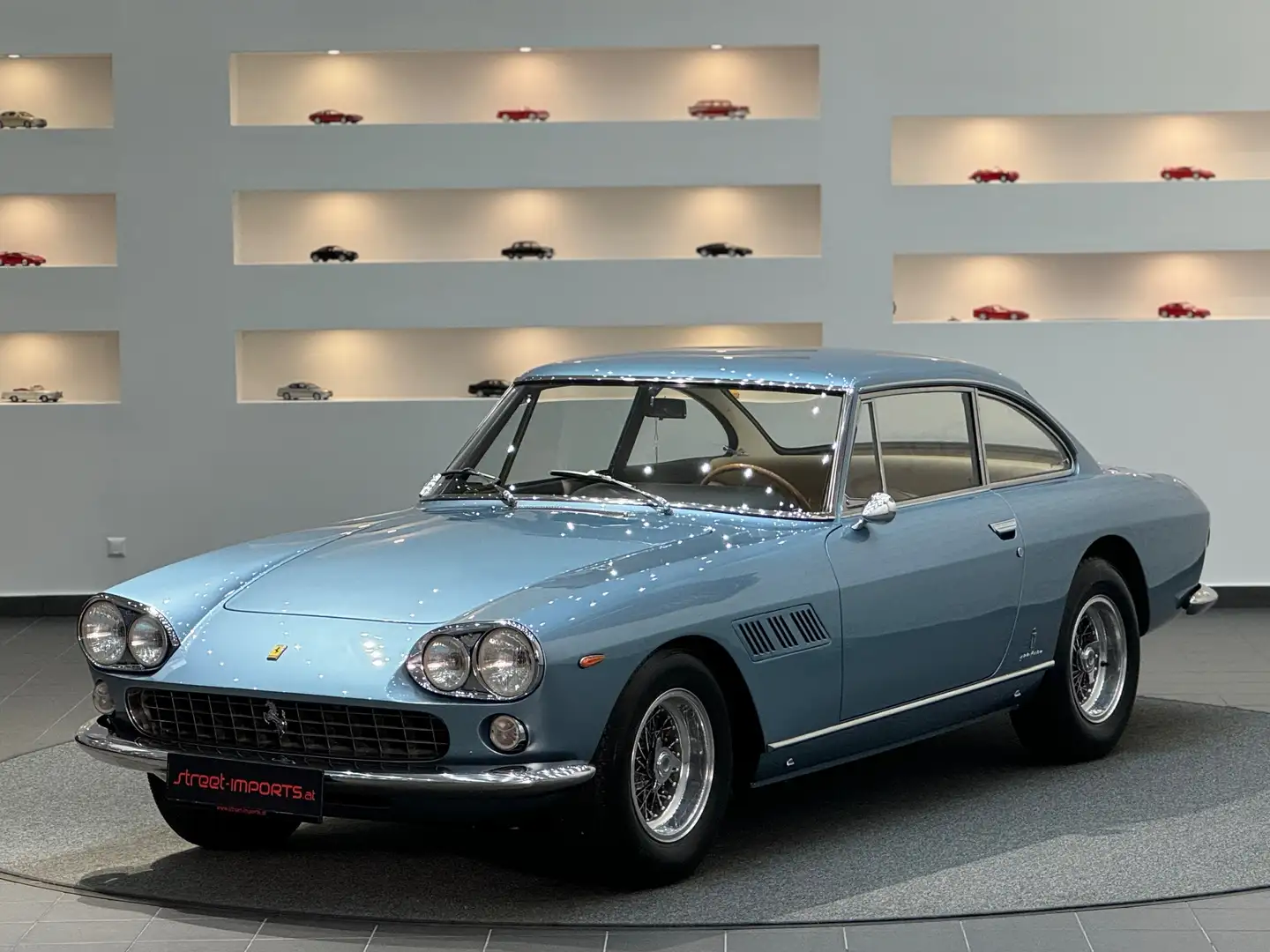 Ferrari 330 GT 2+2 Coupe Blue - 1