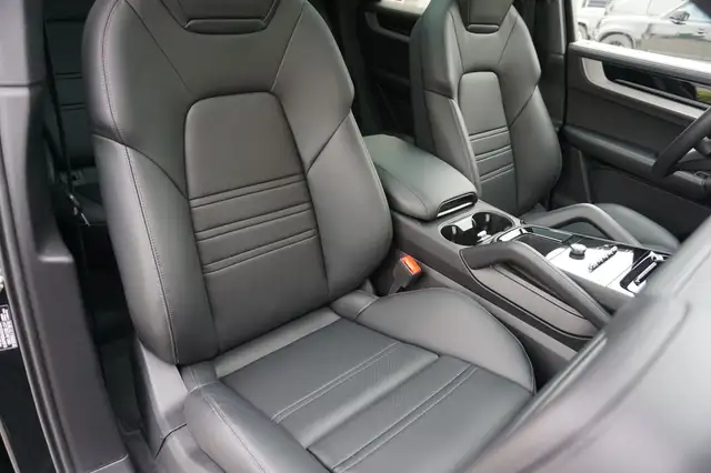 Porsche Cayenne view 12