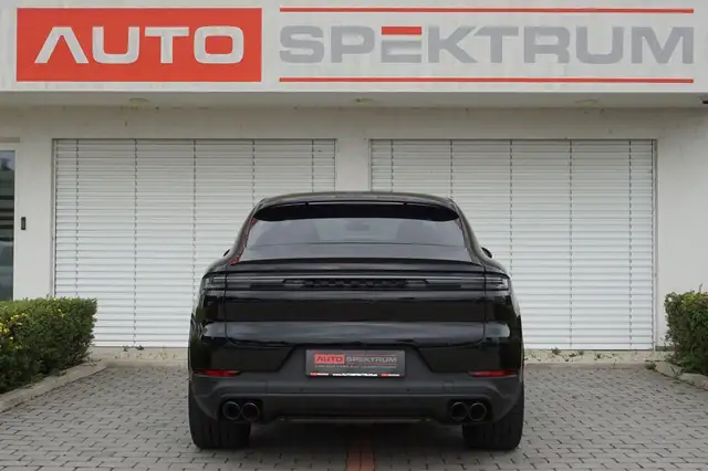 Porsche Cayenne view 4