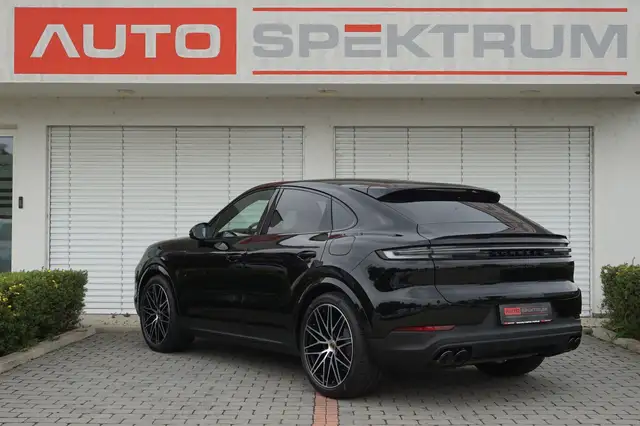 Porsche Cayenne view 3