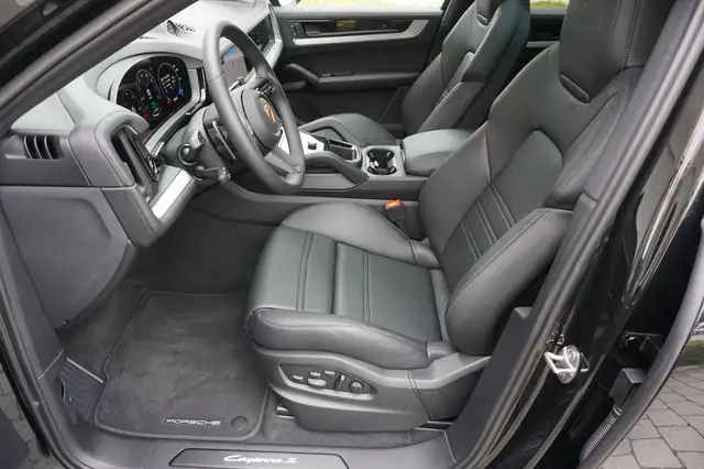 Porsche Cayenne view 10