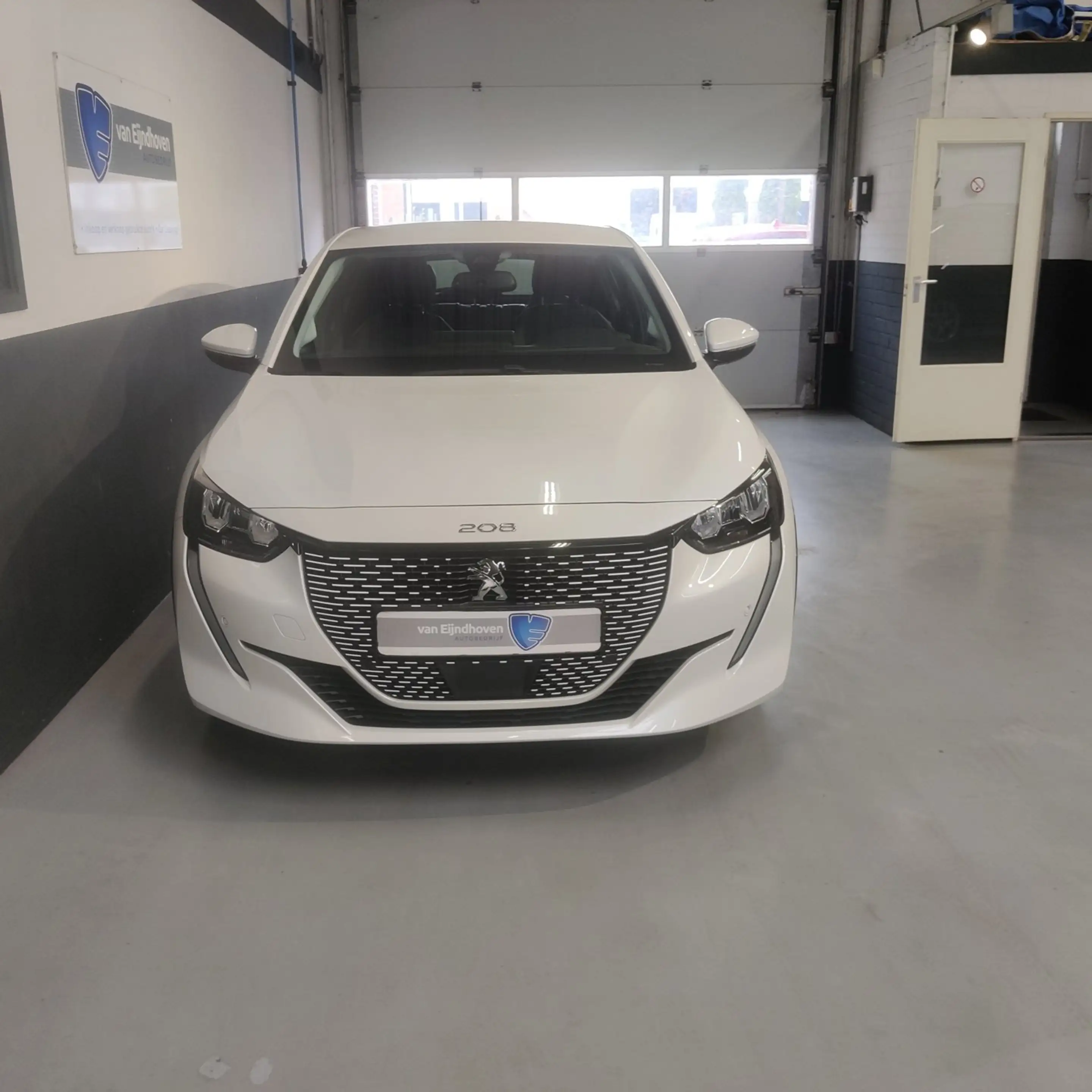 Peugeot e-208 EV Allure 50 kWh — photo 2