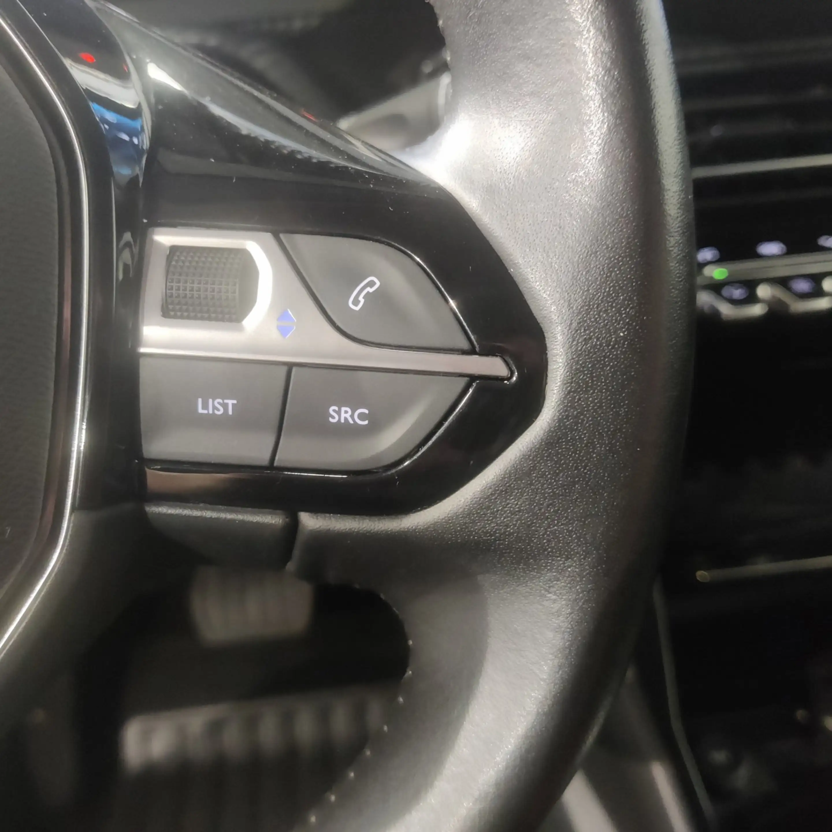 Peugeot e-208 EV Allure 50 kWh — photo 13
