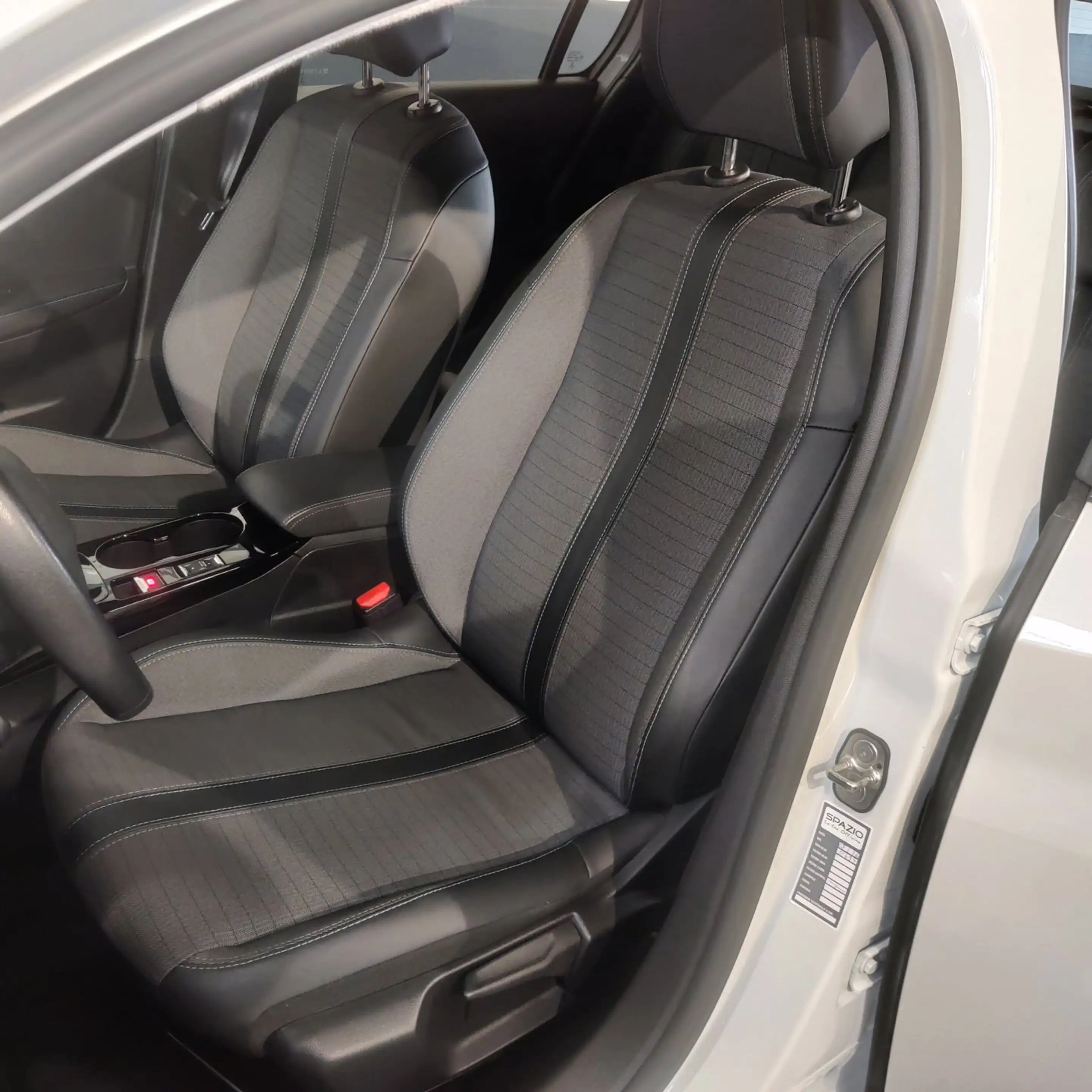 Peugeot e-208 EV Allure 50 kWh — photo 5