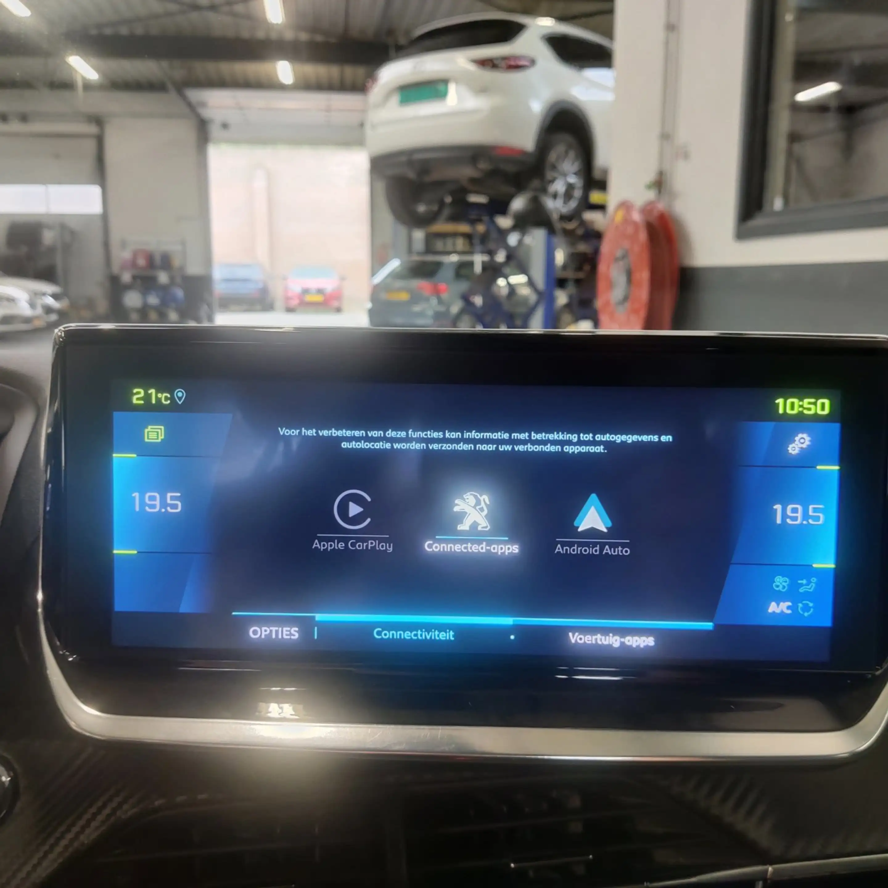 Peugeot e-208 EV Allure 50 kWh — photo 11