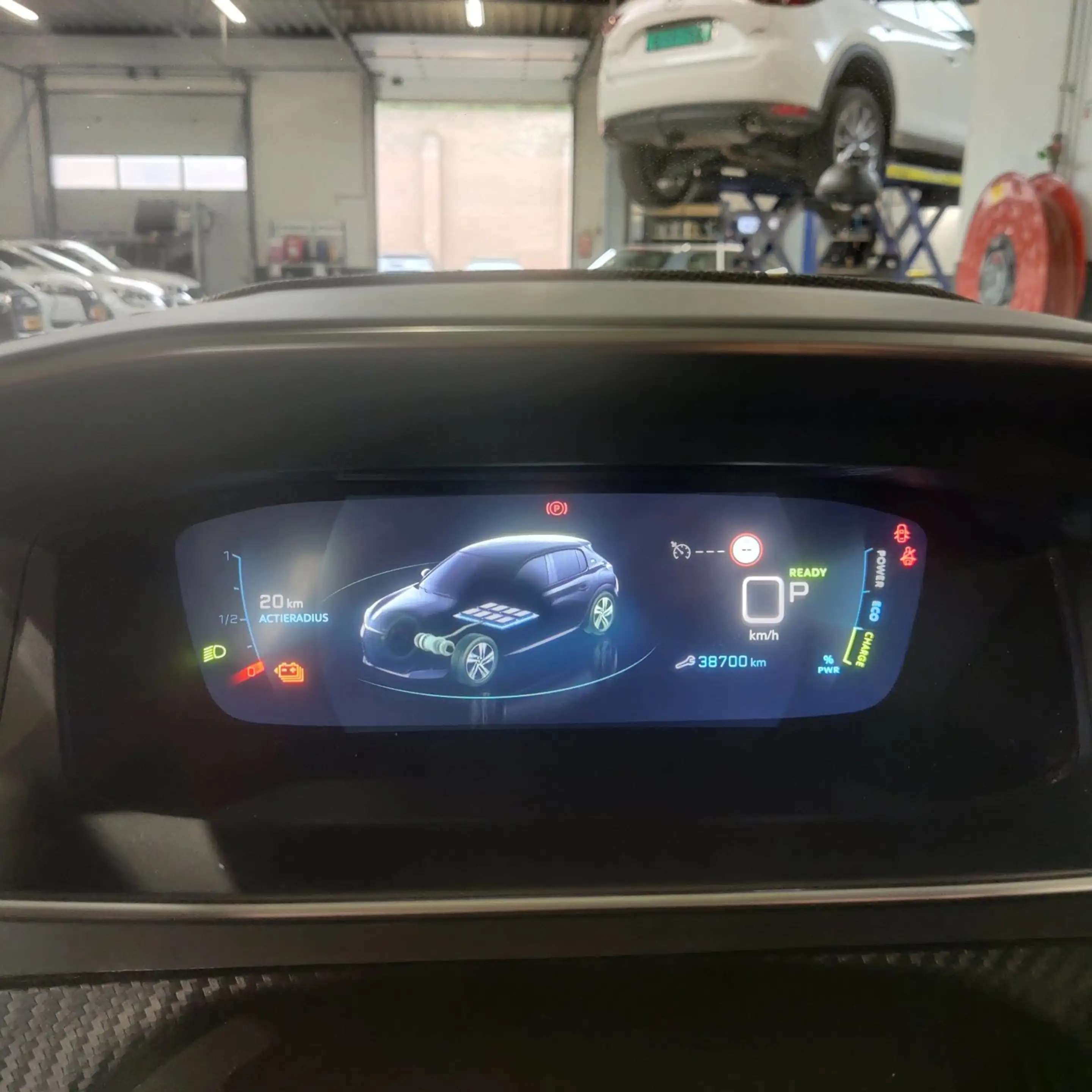 Peugeot e-208 EV Allure 50 kWh — photo 12