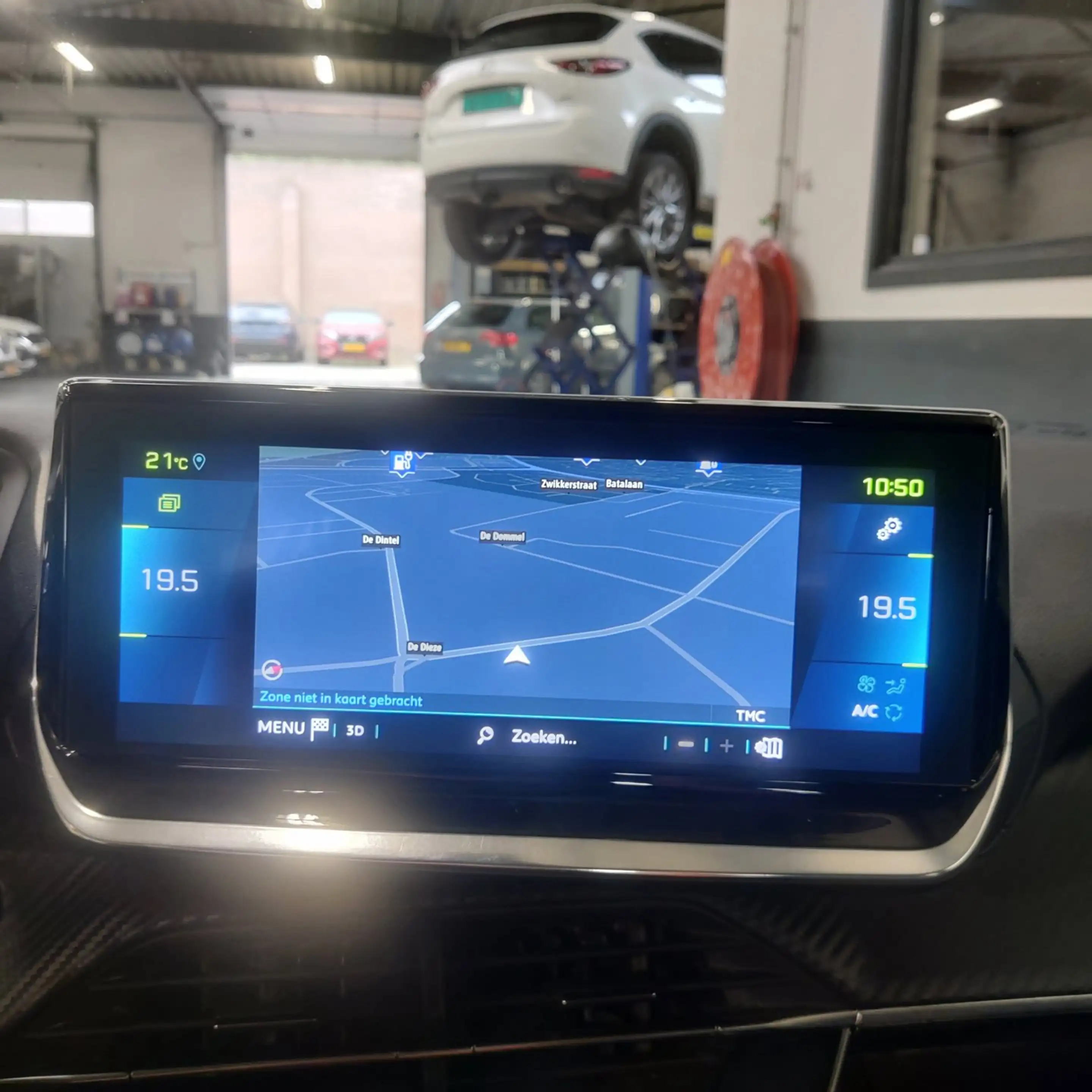 Peugeot e-208 EV Allure 50 kWh — photo 10