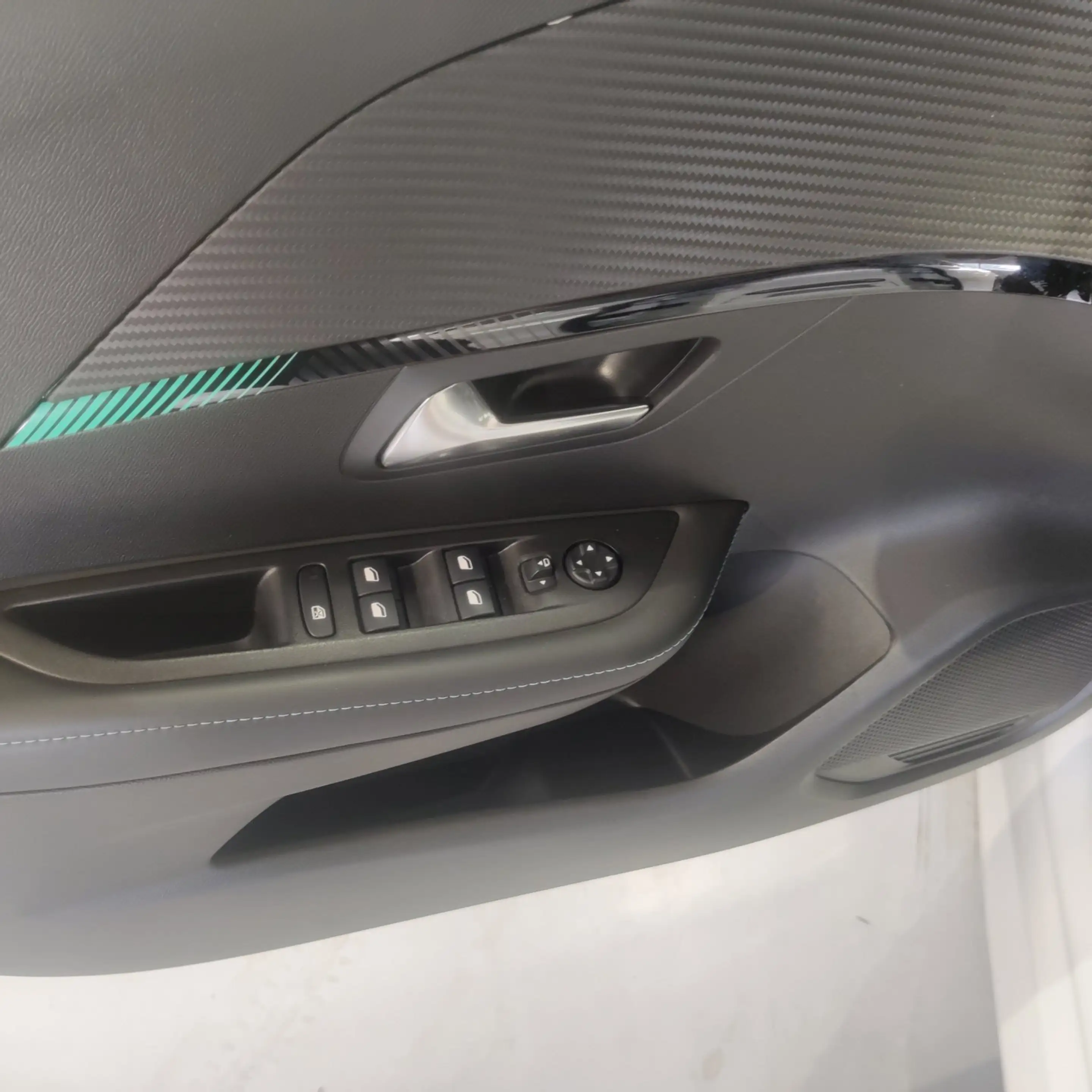 Peugeot e-208 EV Allure 50 kWh — photo 4