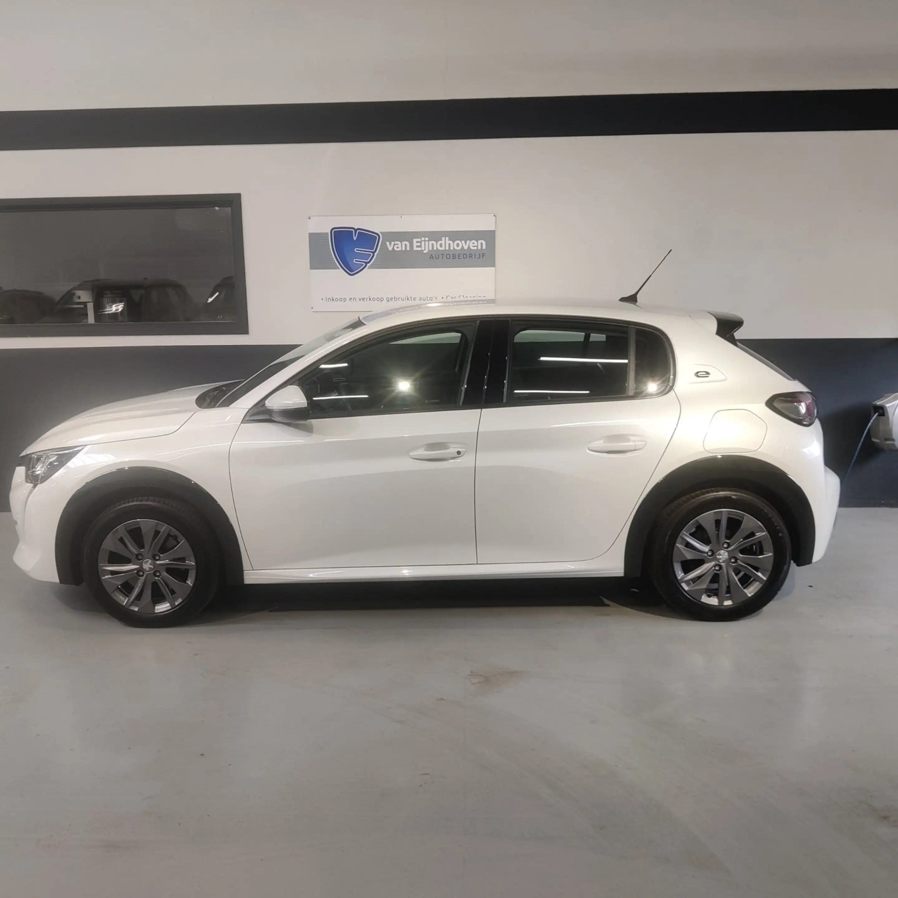 Peugeot e-208 EV Allure 50 kWh — photo 3