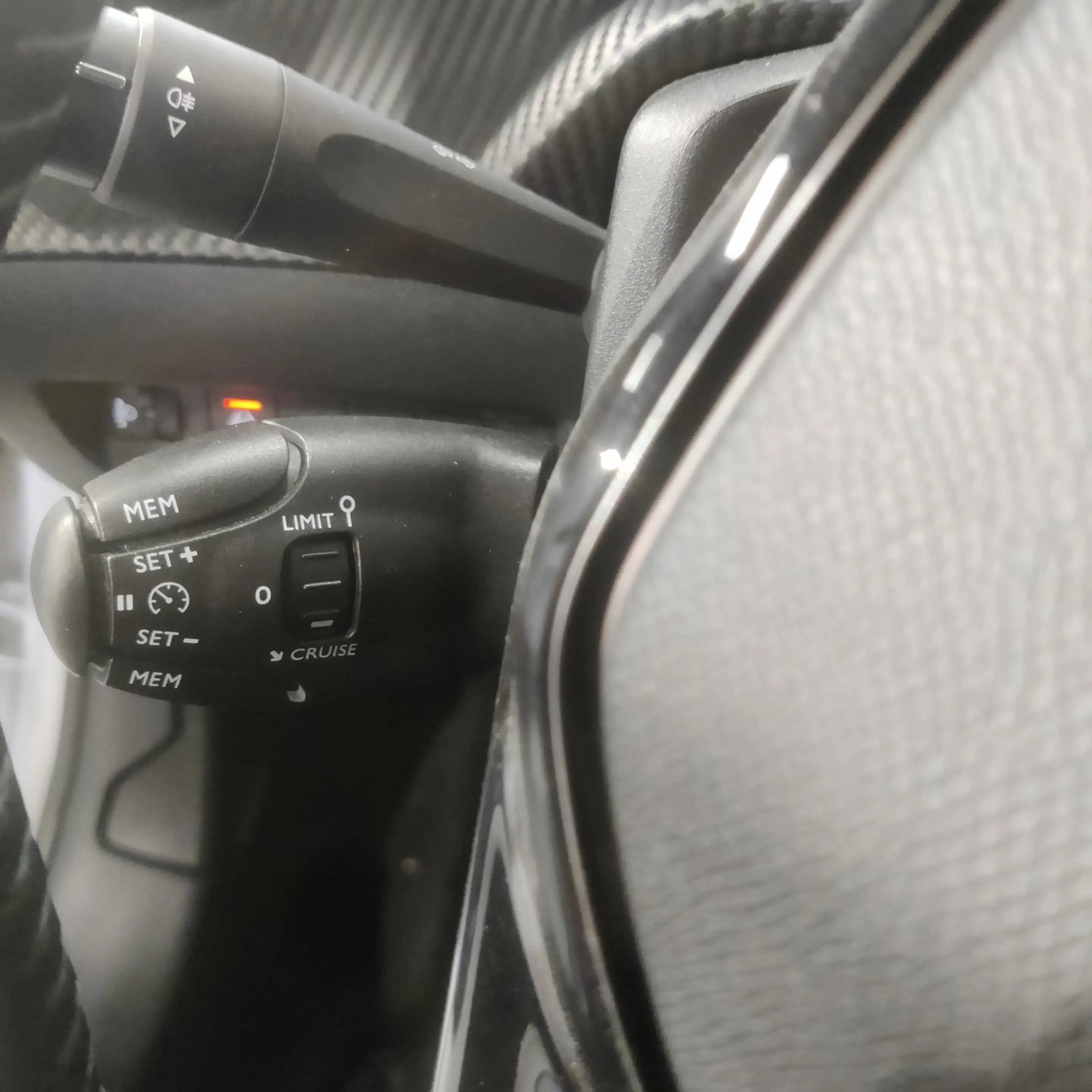 Peugeot e-208 EV Allure 50 kWh — photo 15