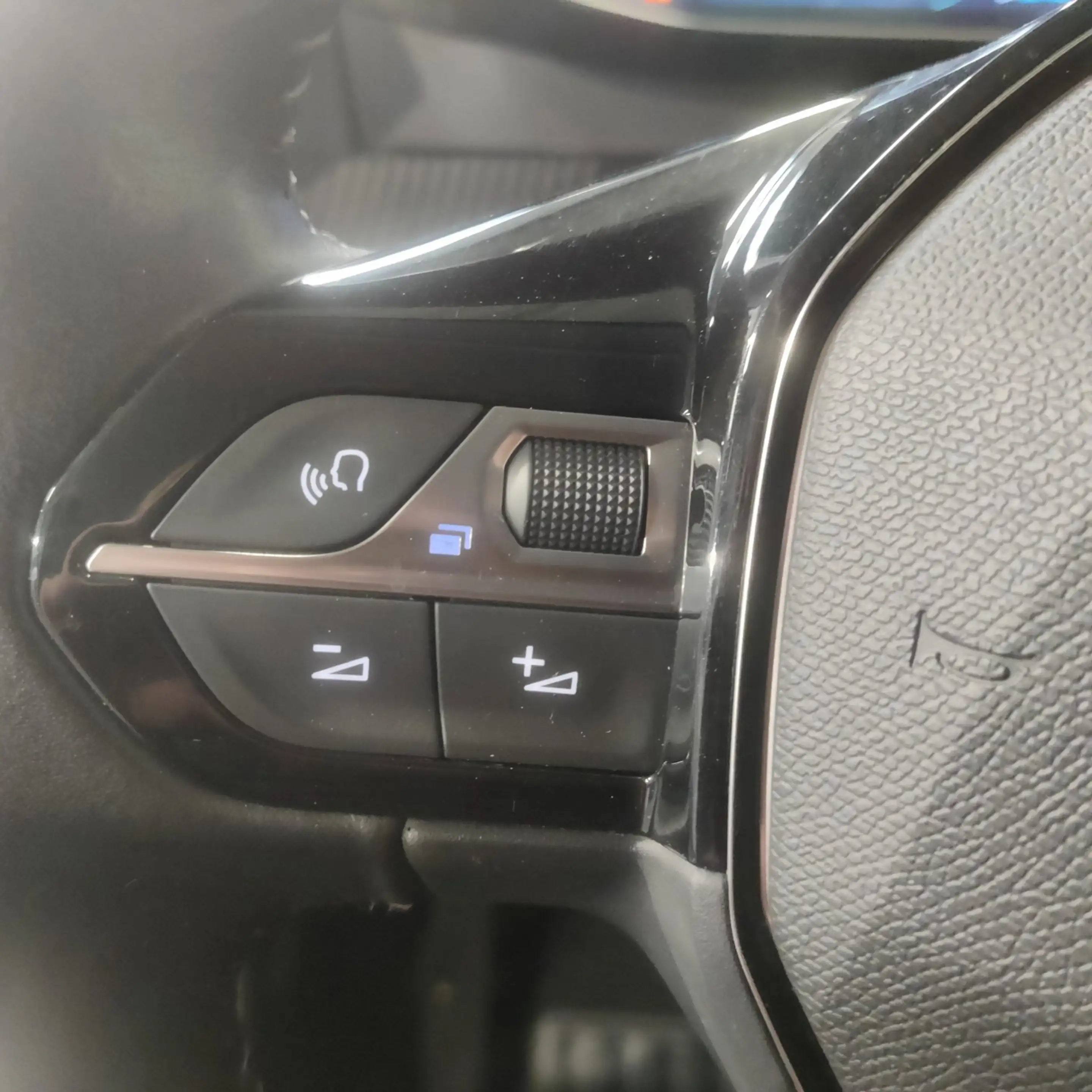 Peugeot e-208 EV Allure 50 kWh — photo 14