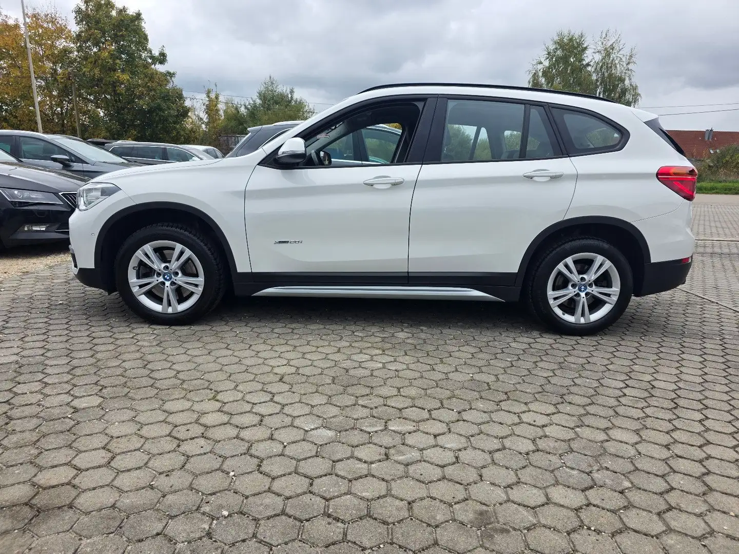 BMW X1 Baureihe X1 xDrive 20 i xLine /TÜV NEU Weiß - 2