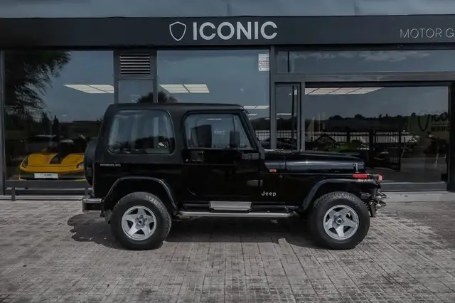 Jeep Wrangler view 4