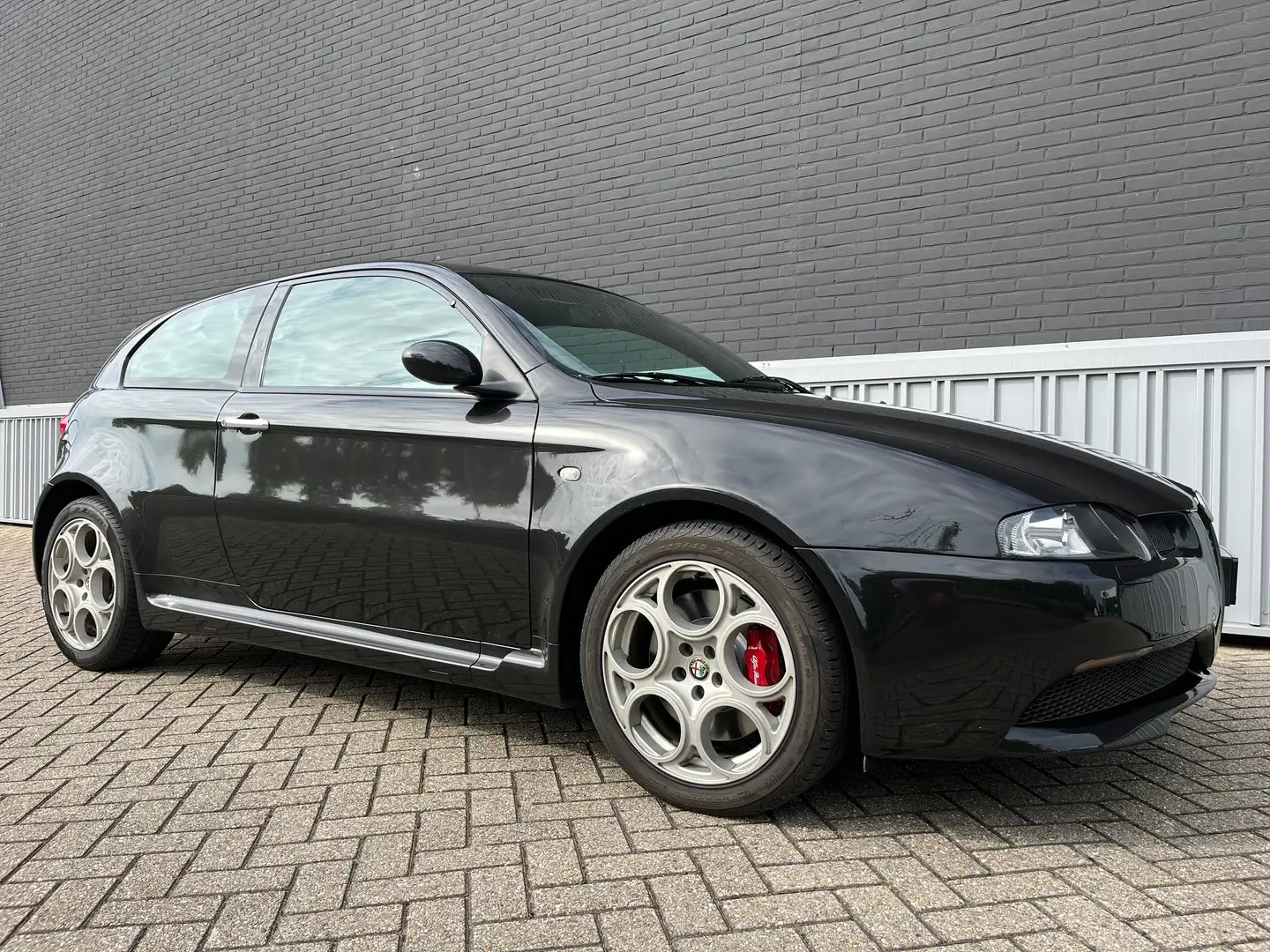 Alfa Romeo 147 147 3.2 V6 GTA origineel NL met logische KM Zwart - 1
