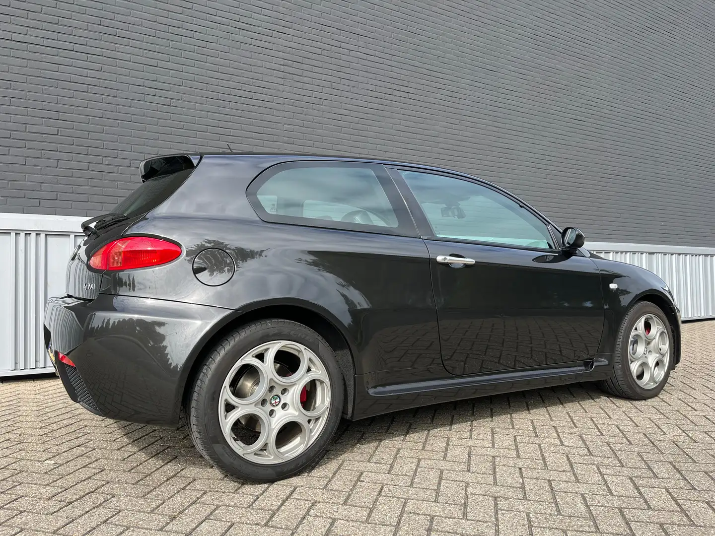 Alfa Romeo 147 147 3.2 V6 GTA origineel NL met logische KM Zwart - 2