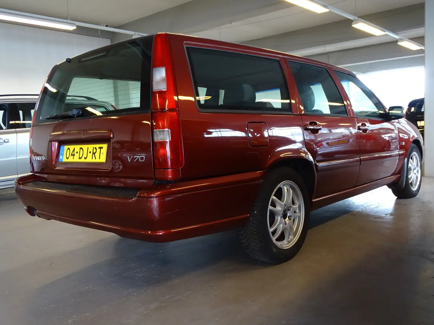 Volvo V70 2.4 Europa | Ruimtewonder | Achterbankverwarming Rood - 2