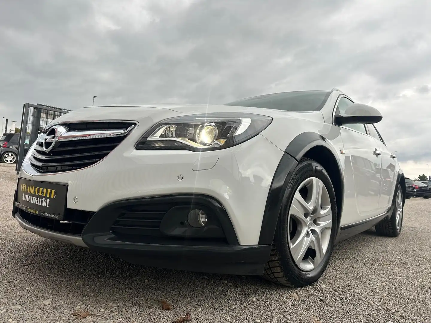 Opel Insignia 2.0CDTI Country Tourer Sport 4x4 **Finanzierung** Weiß - 2