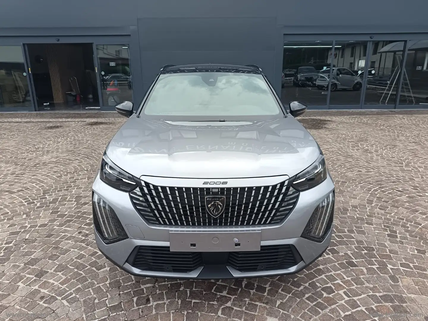 Peugeot 2008 Hybrid 136 e-DCS6 GT Gris - 2