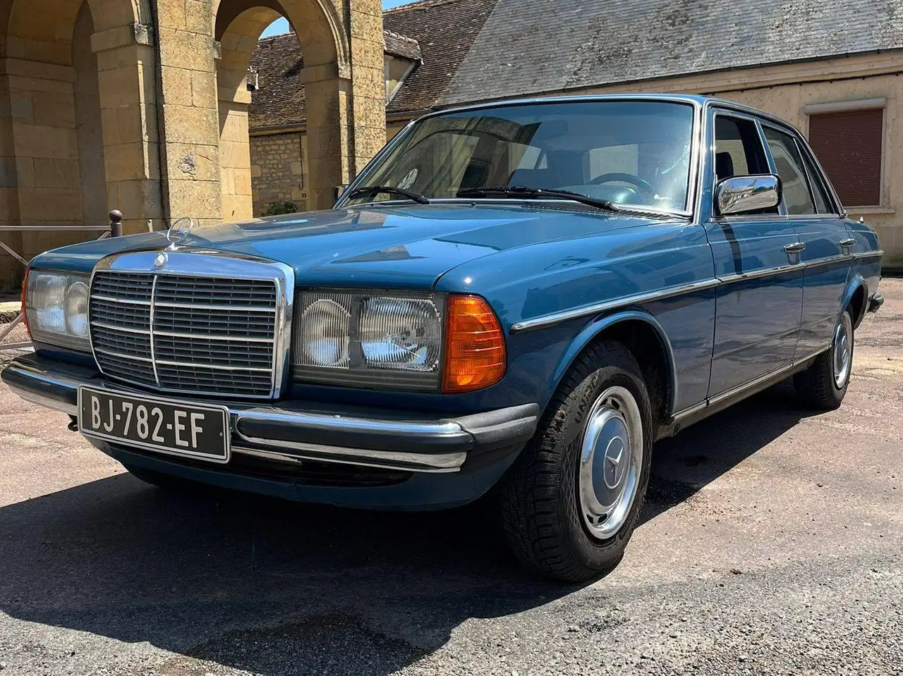 Mercedes-Benz 200, foto 1