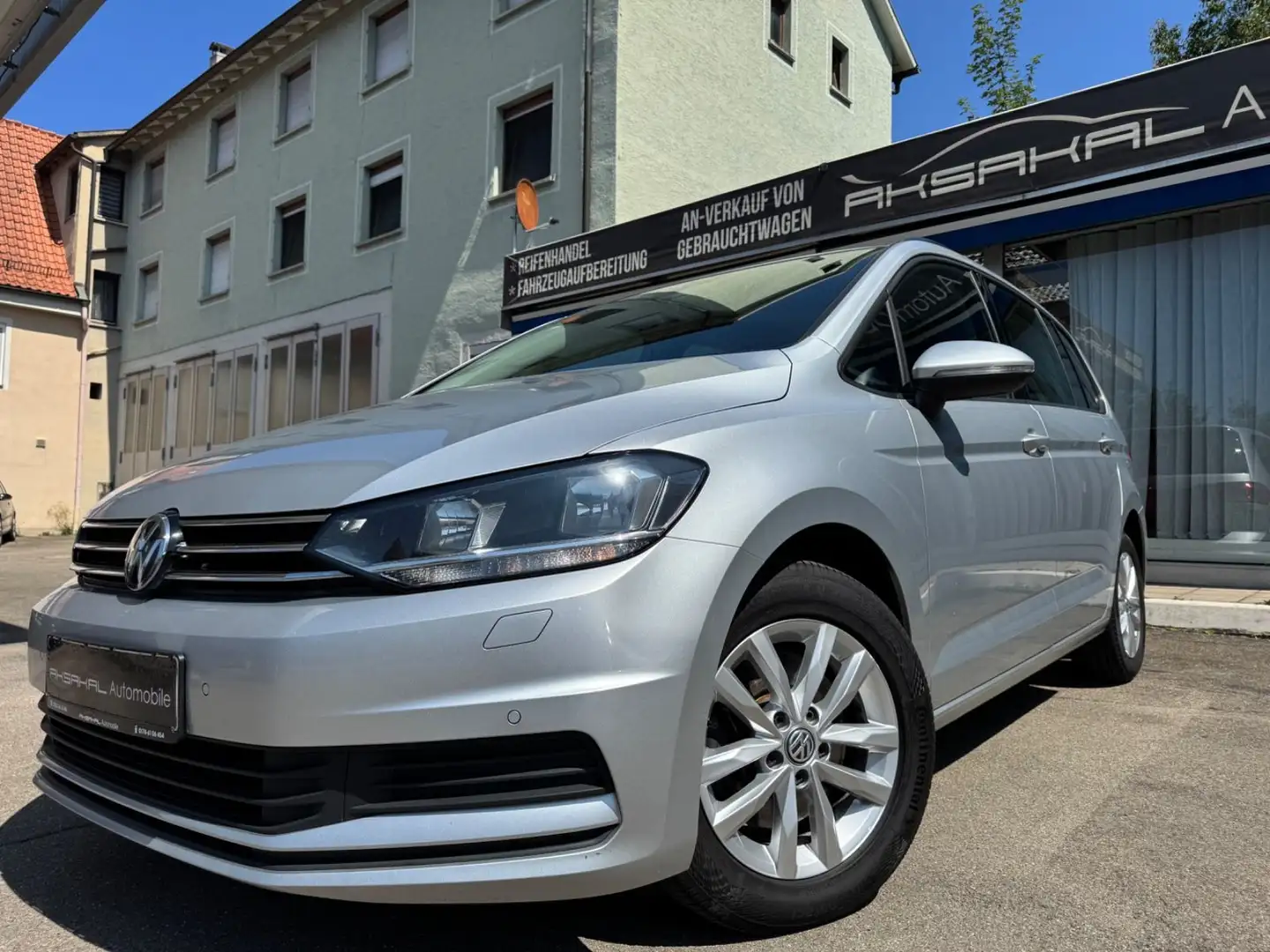 Volkswagen Touran Comfortline 2.0 TDI*DSG*Totwinkel*Navi* Silber - 1