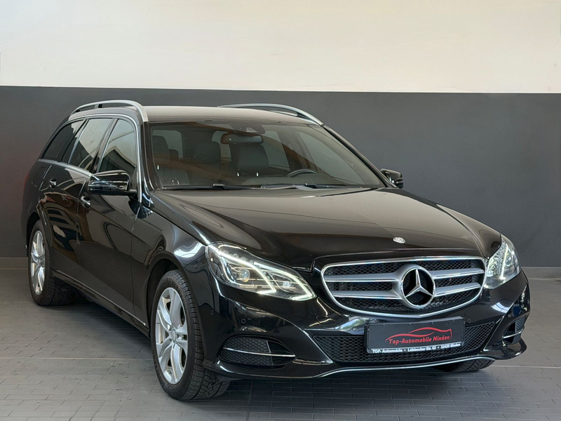 Mercedes-Benz E 220 4Matic/SHZ/PDC/AHK/AMBIENTE/2.HAND