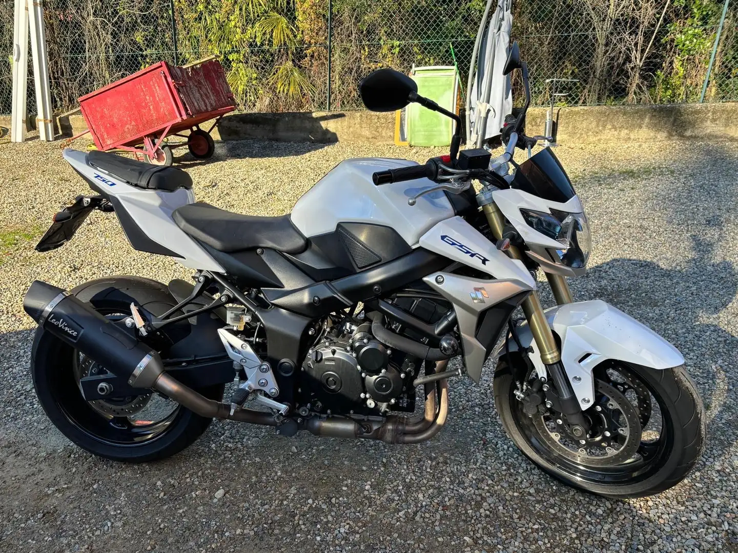 Suzuki GSR 750 Fehér - 1