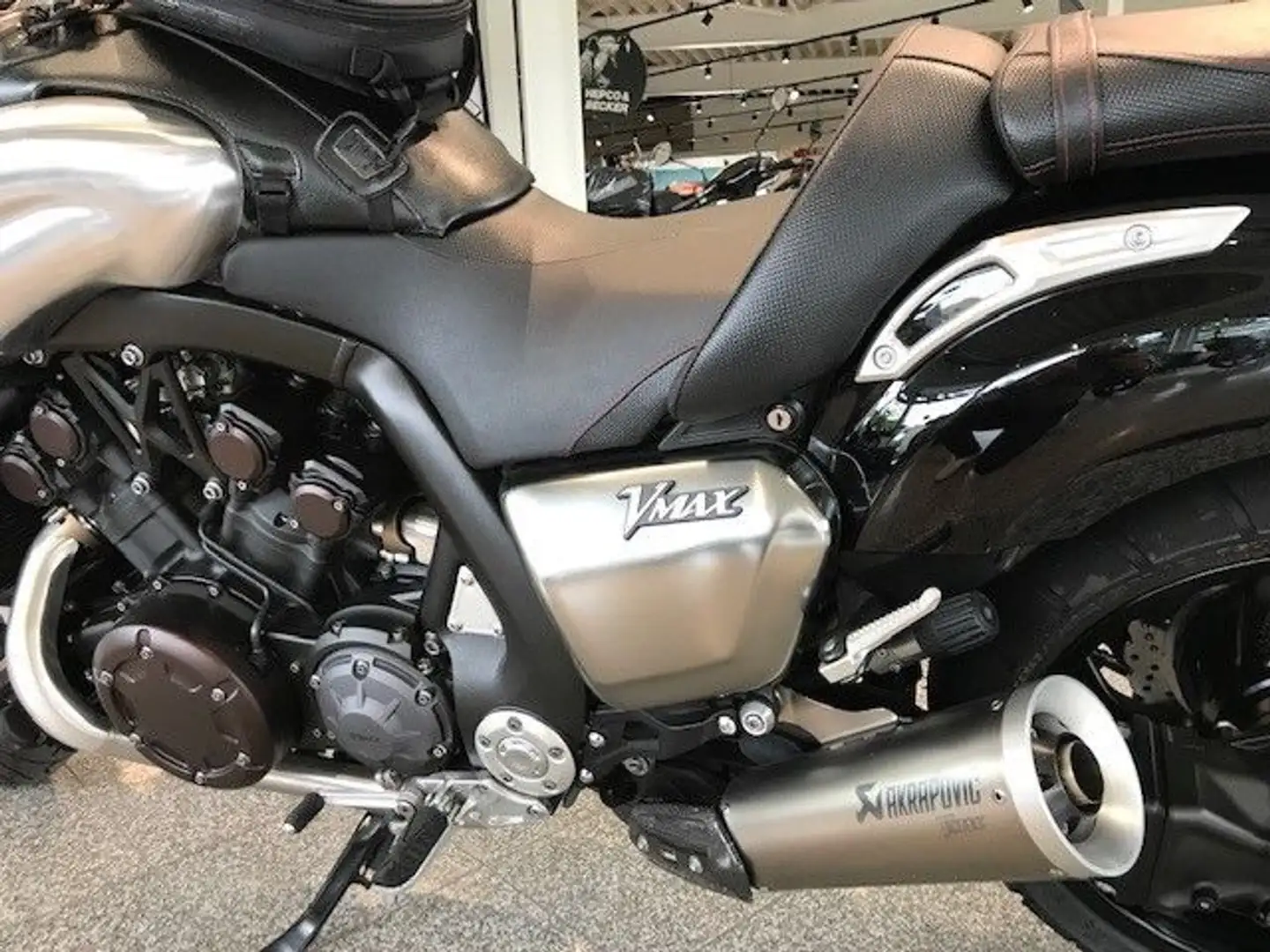 Yamaha Vmax Akrapovic * Kellermann Schwarz - 2