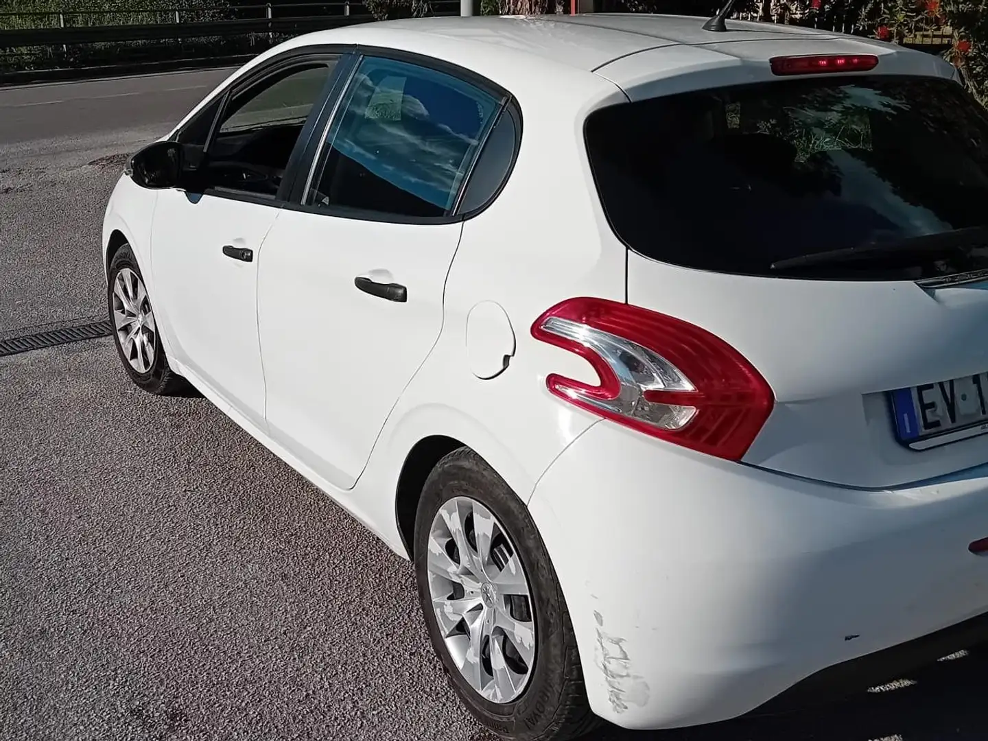 Peugeot 208 208 5p 1.0 vti 16v Access gpl 95cv Biały - 1