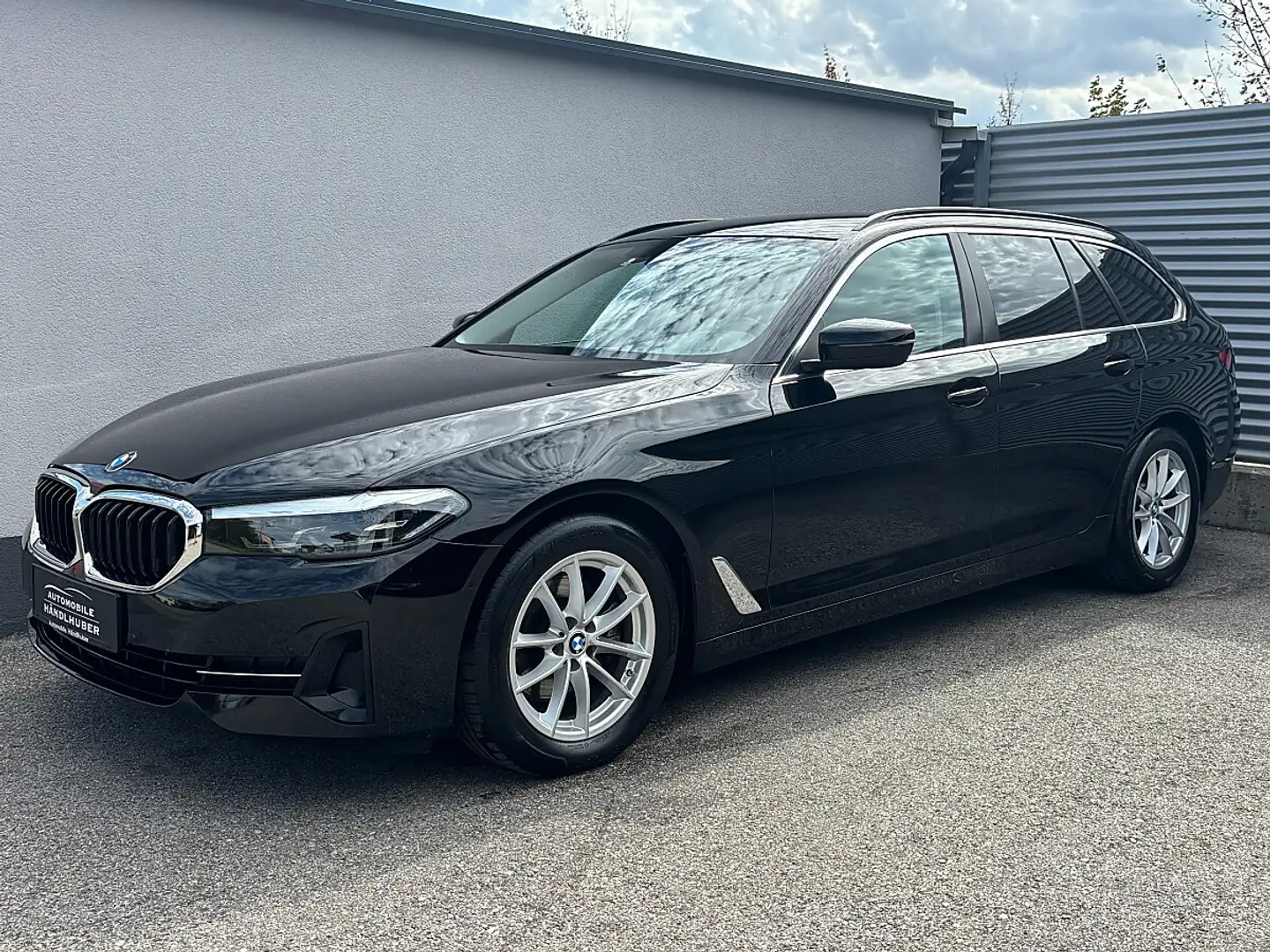 BMW 518 d Touring Aut. FACELIFT/LEDER/AHK/HIFI/SITZKLIM... Schwarz - 1