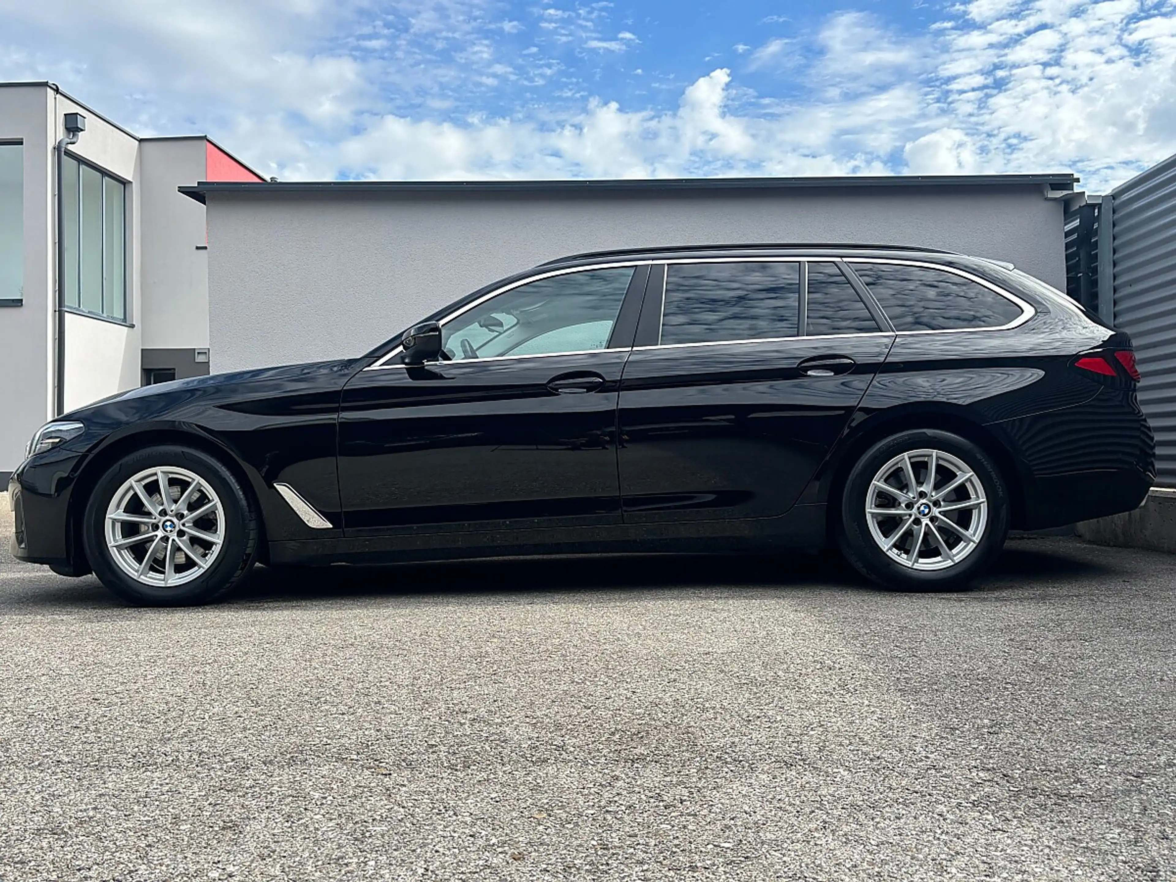 BMW 518 d Touring Aut. FACELIFT/LEDER/AHK/HIFI/SITZKLIM... — photo 15