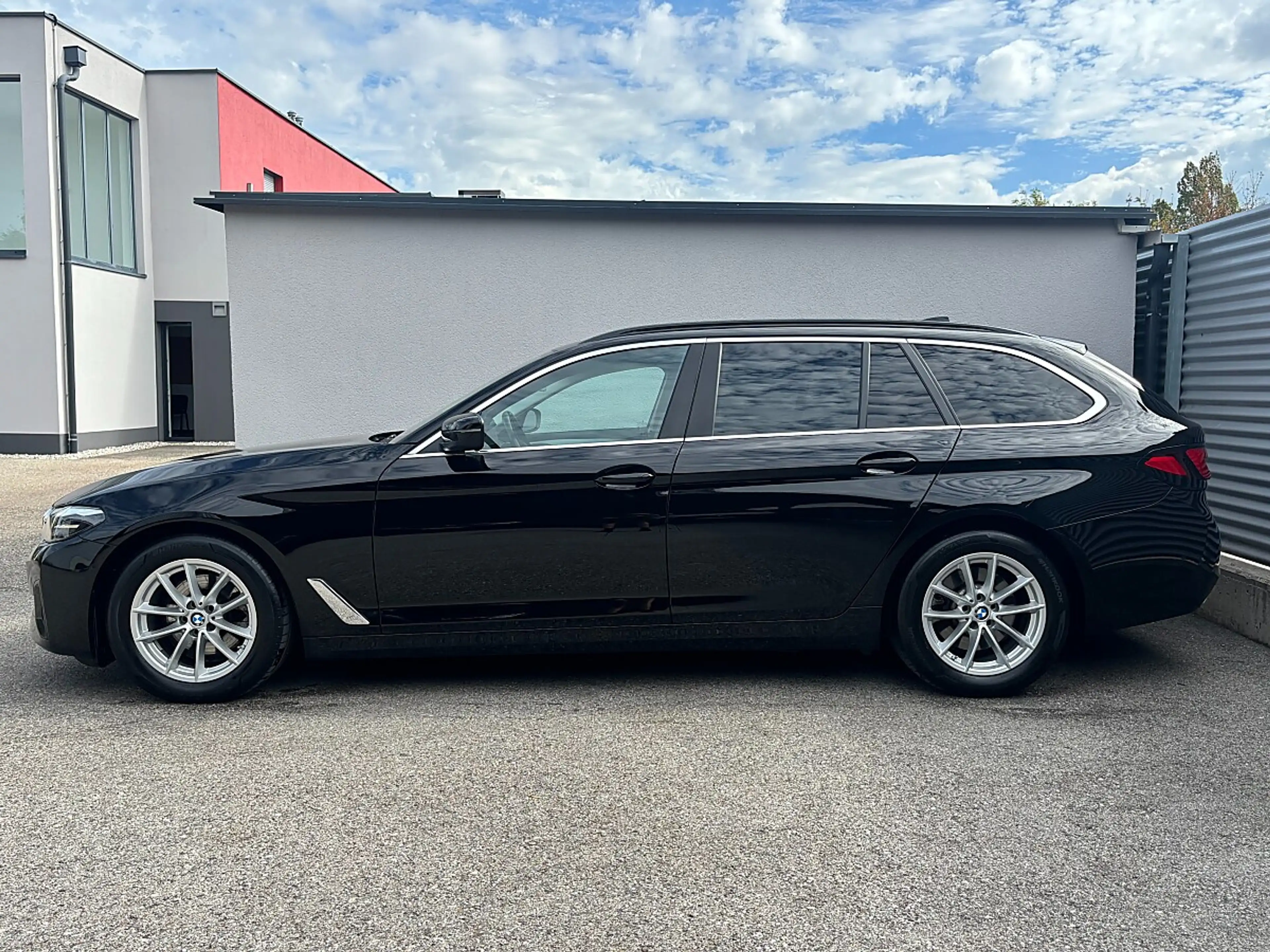 BMW 518 d Touring Aut. FACELIFT/LEDER/AHK/HIFI/SITZKLIM... — photo 13