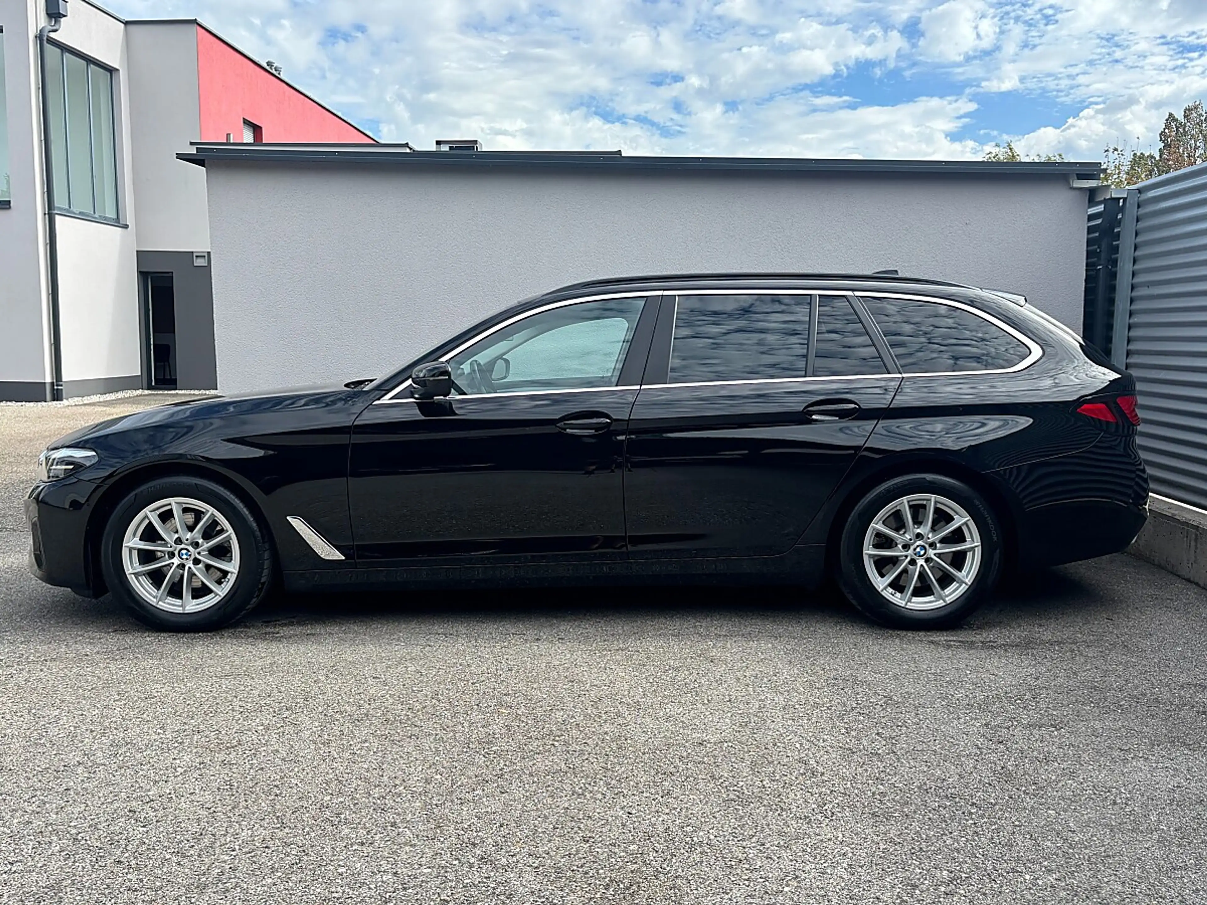 BMW 518 d Touring Aut. FACELIFT/LEDER/AHK/HIFI/SITZKLIM... — photo 12