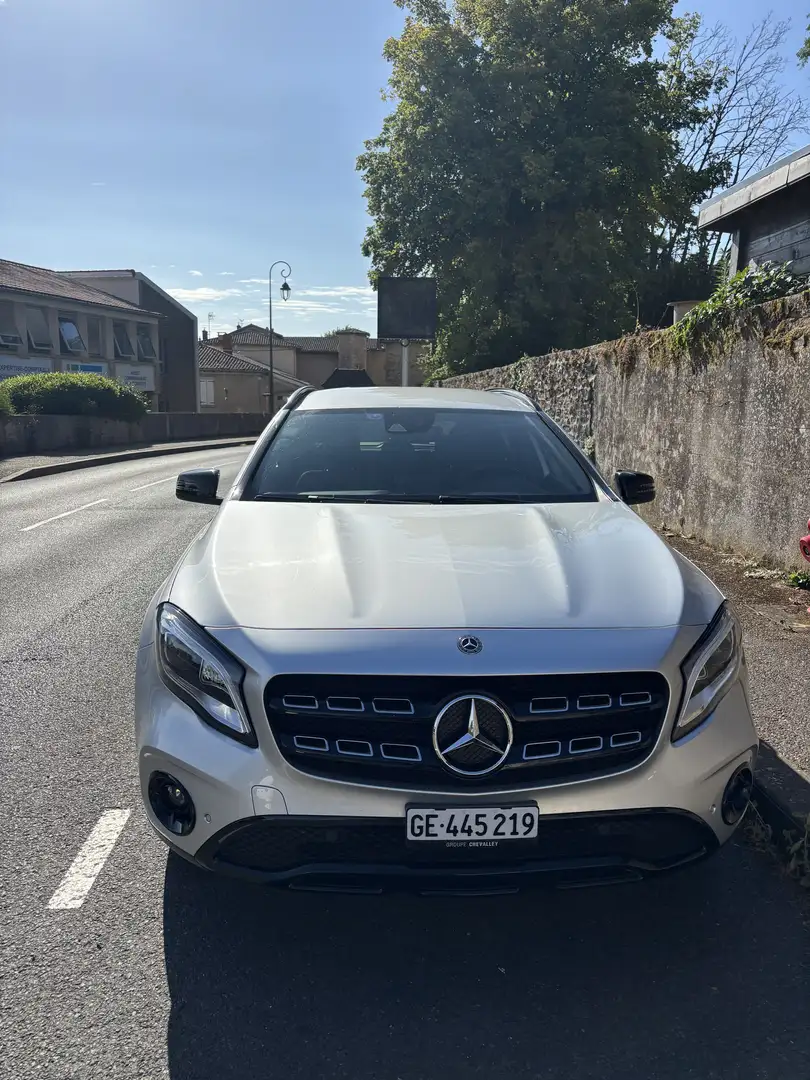 Mercedes-Benz GLA 200 7-G DCT Starlight Edition - 2