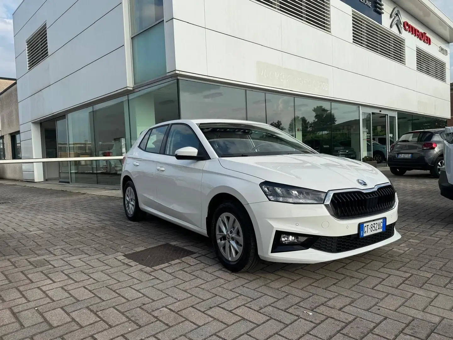 Skoda Fabia 1.0 MPI EVO 80 CV Selection Weiß - 2