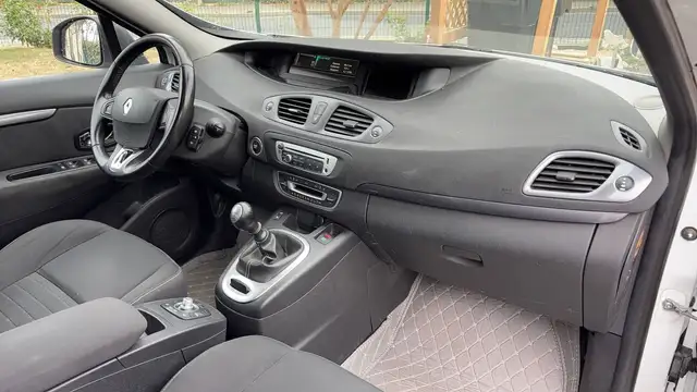 Renault Scenic view 10