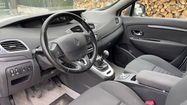 Renault Scenic view 8