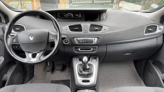 Renault Scenic view 11