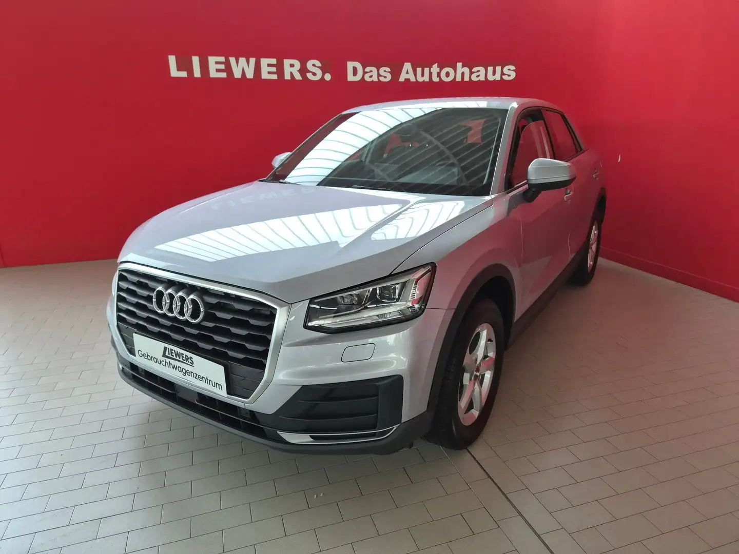 Audi Q2 30 TDI intense Silber - 1