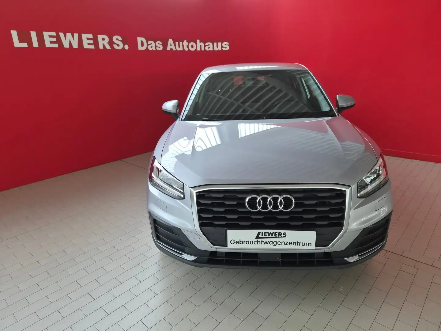 Audi Q2 30 TDI intense Silber - 2